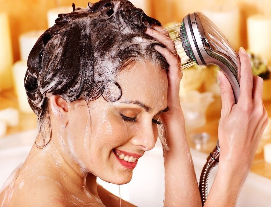 Scalp with psoriasis should be washed with medicated shampoo